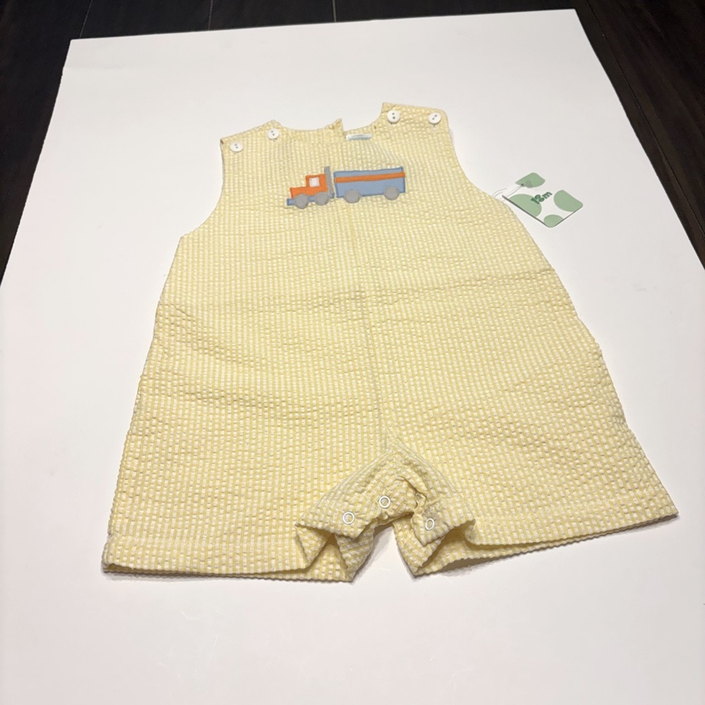 PETIT AMI ZU BOY ROMPER SIZE 18 MONTHS
YELLOW & WHITE SEERSUCKER  TRUCK